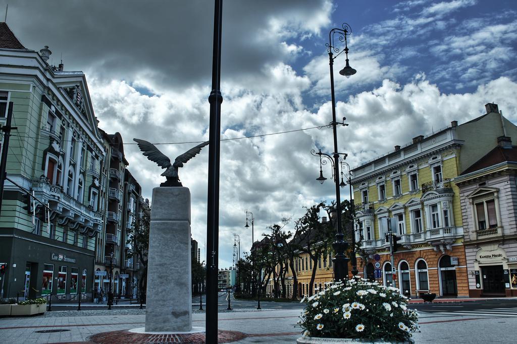 Hotel Central Nagykanizsa Exterior foto