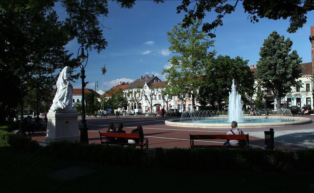 Hotel Central Nagykanizsa Exterior foto